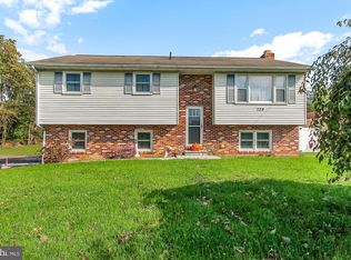 724 Lingg Rd, New Oxford, PA 17350