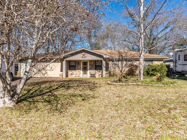 405 Daniels St, Palestine, TX 75803