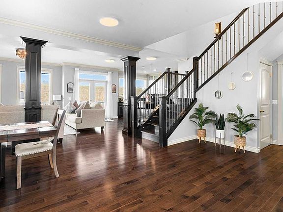 4th image of 409 E Kinniburgh Blvd