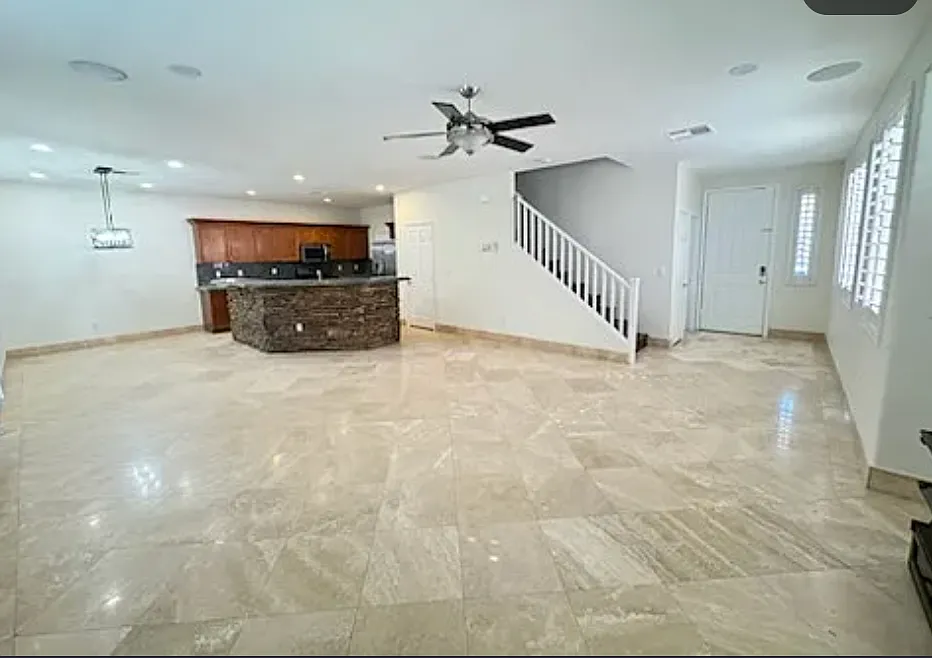 3 bed, 2.5 bath, 2004 sqft, $2,800 — Photo 2