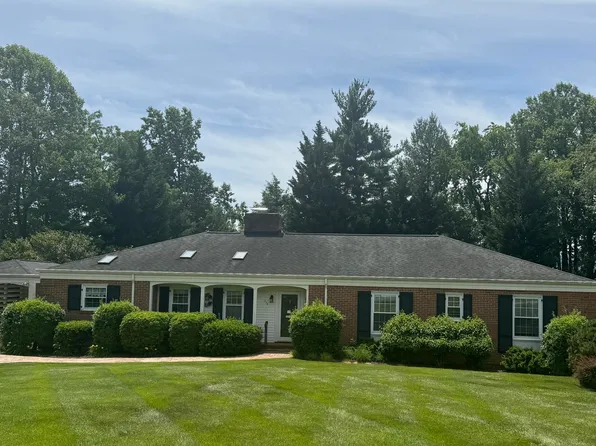 374 Walnut Rd, Salem, VA 24153