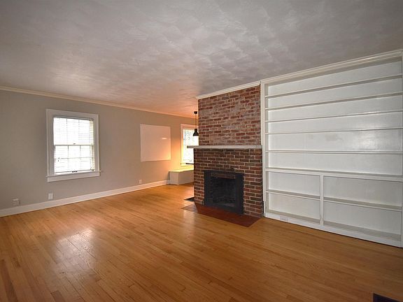5th image of 1915 E Maxwell Ln