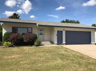 718 E Wachter Ave, Bismarck, ND 58504