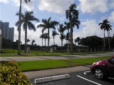 300 Diplomat Pkwy APT 716, Hallandale, FL, 33009