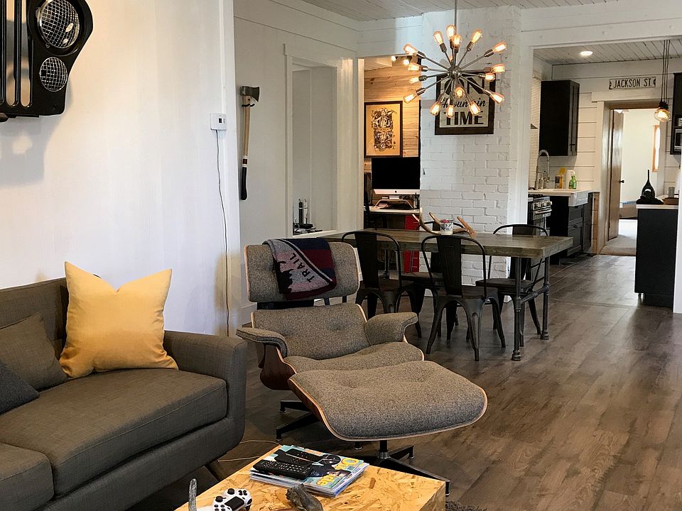 10 foot ceilings, new floors