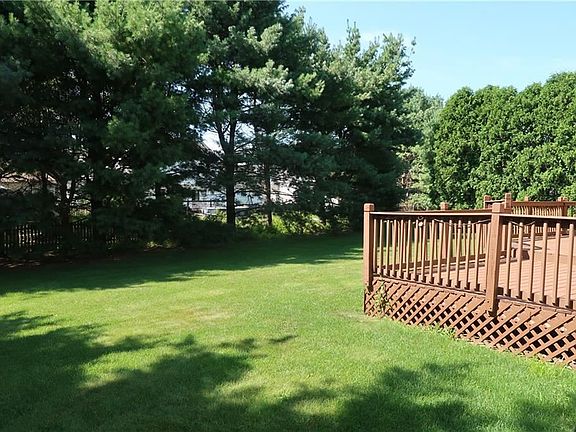 4th image of 693 Deercrest Dr