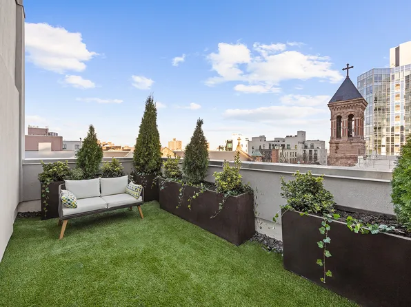 531 Vanderbilt Avenue image 18 of 21