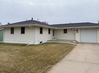906 W J St, McCook, NE 69001