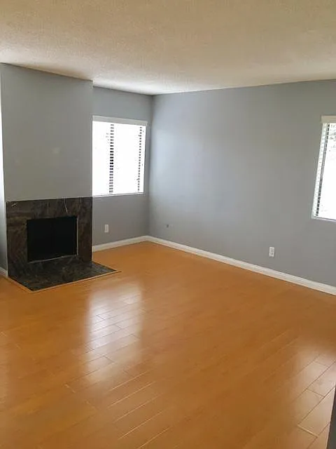 3 bed, 1214 sqft, $3,950 — Photo 3