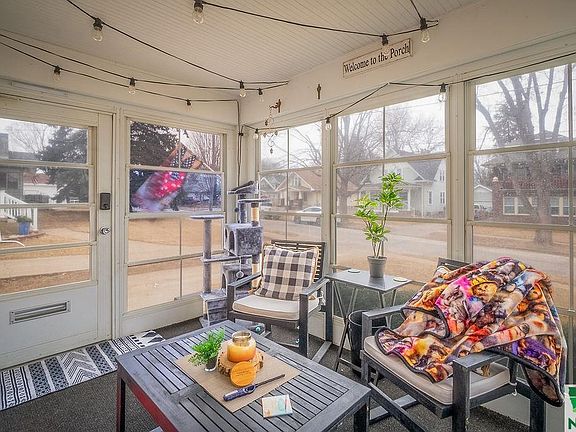 3rd image of 3822 Vine Ave