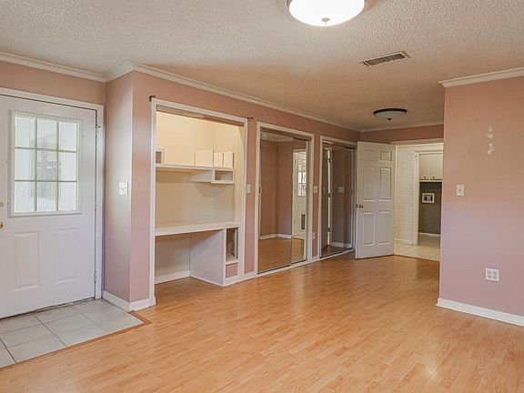 3rd image of 693 Glendale St