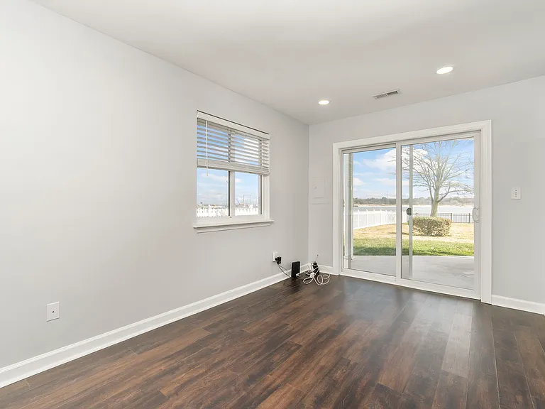 9568 Bay Front Dr — Photo 48