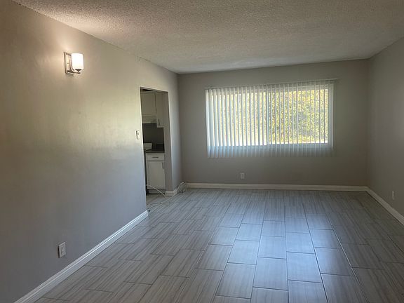 4th image of 829 S Taylor Ave