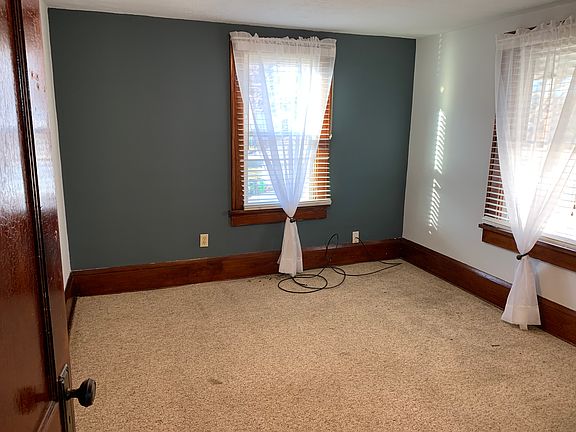 5th image of 254 Huron St