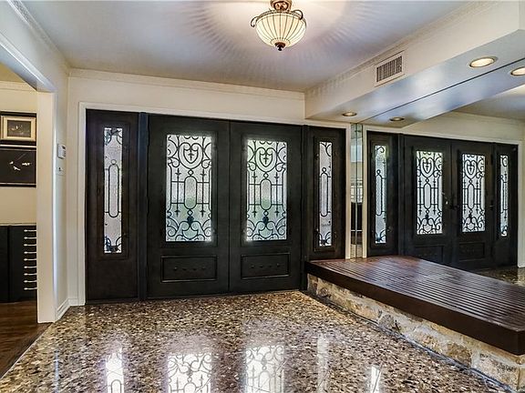 3rd image of 6838 Meadowcreek Dr