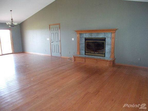 Livig room with wb fireplace.