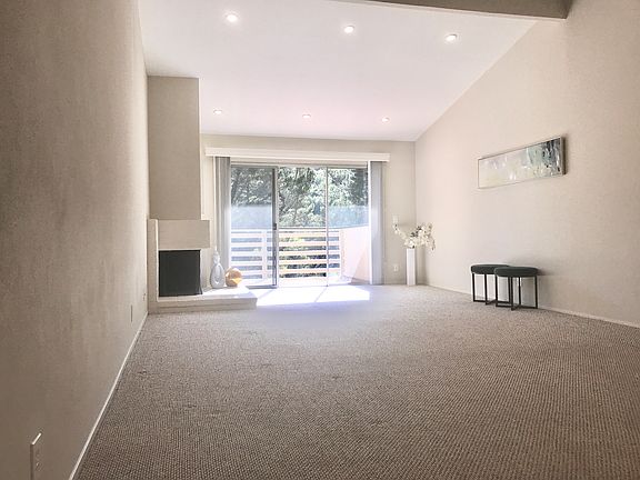 4th image of 131 Ascot Ct APT 4
