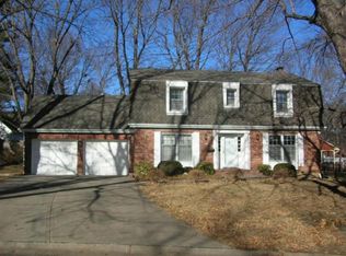 916 S Lake Drive Ct, Independence, MO 64055