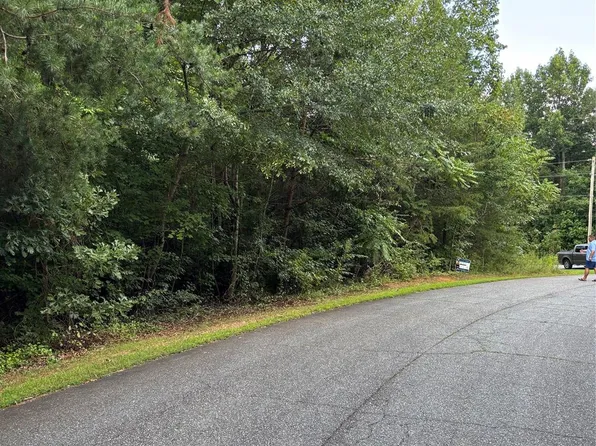 324 Meadowbrook Ct, Granite Falls, NC 28630