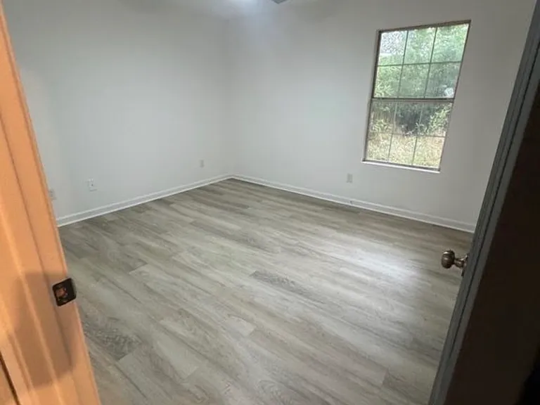 408 Meadowbrook Dr — Photo 9