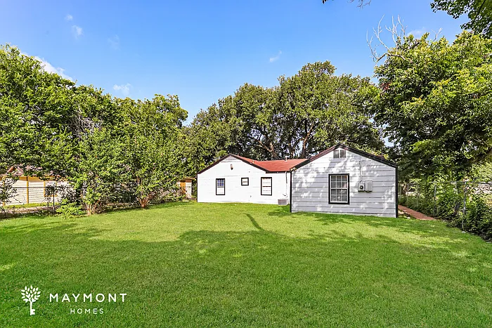 1009 Danube St — Photo 14