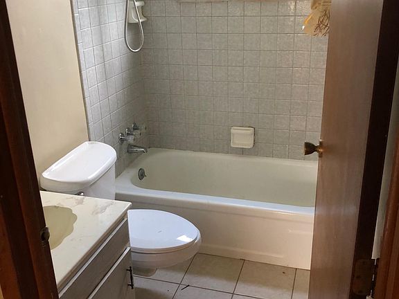 4th image of 636 Oak Hollow Ct