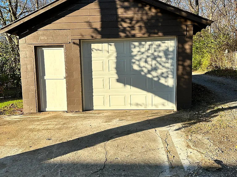 636 Old Shakertown Rd — Photo 12