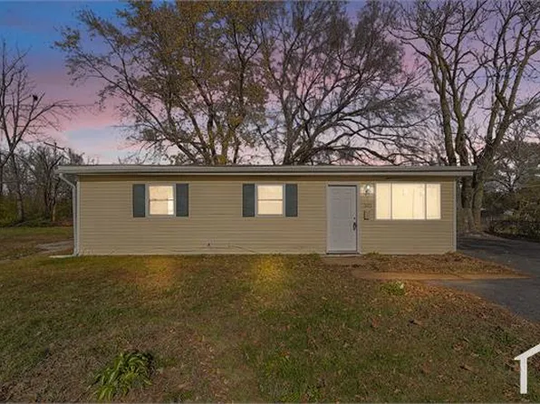 305 N 5th St, East Saint Louis, IL 62201