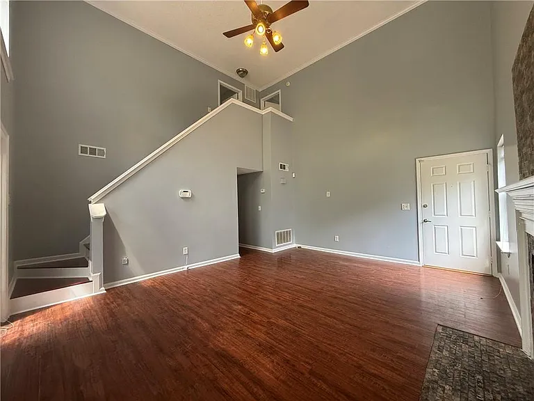 1024 Wiltshire Way — Photo 2