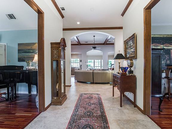 4th image of 16 Camden Oaks