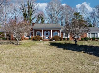 101 Country Club Dr, Morganton, NC 28655