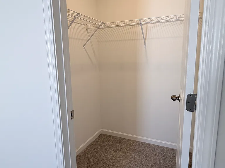 walkin closet 2