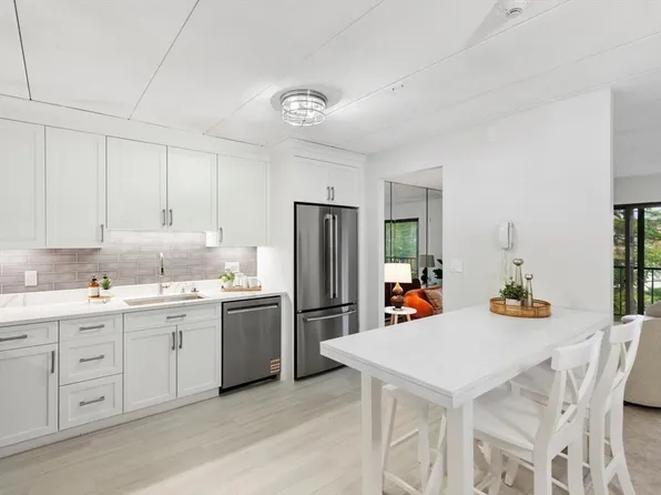 235 Winthrop St APT 3306, Medford, MA 02155