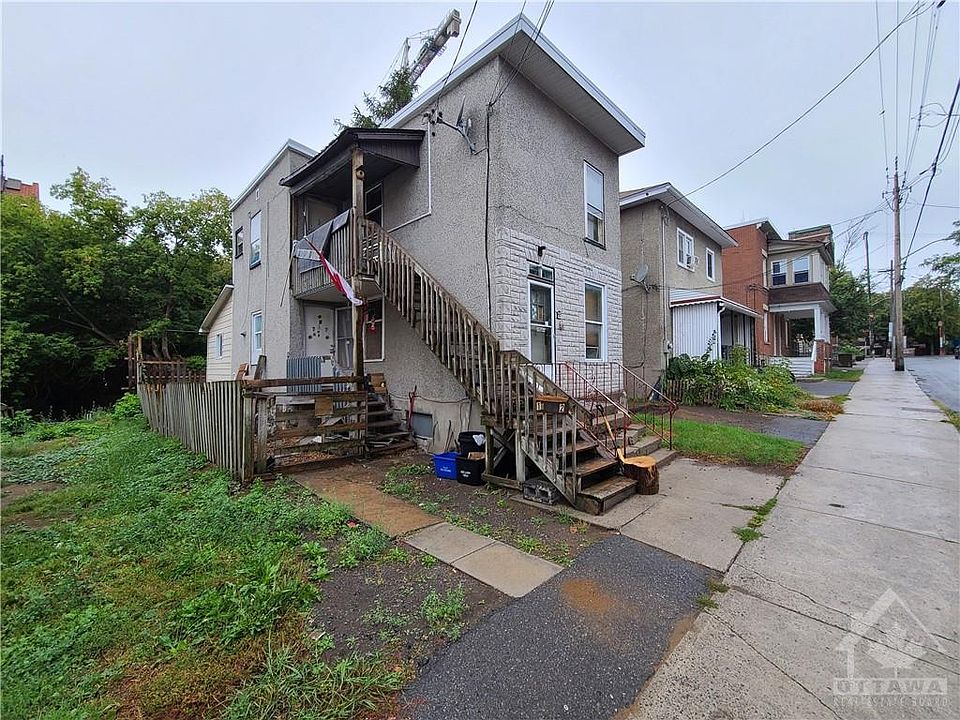2nd image of 22 Bell St N