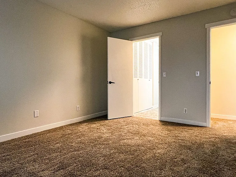 2800 Hillsboro Ave N #313 — Photo 11