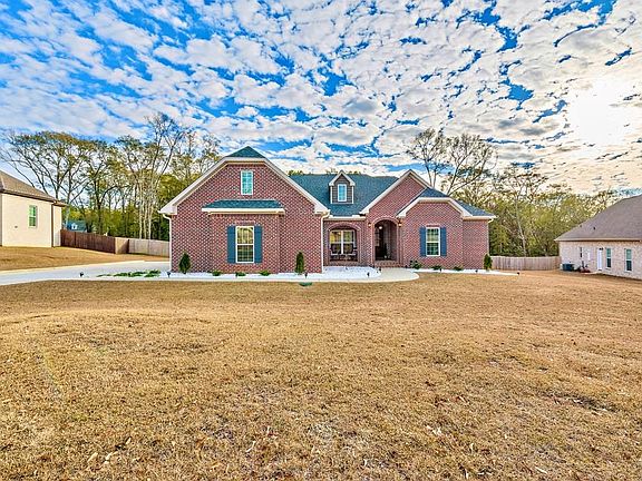 3rd image of 303 White Oak Dr
