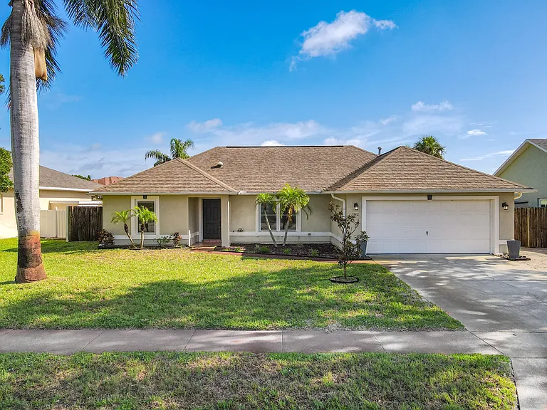 1342 Richwood Cir — Photo 1