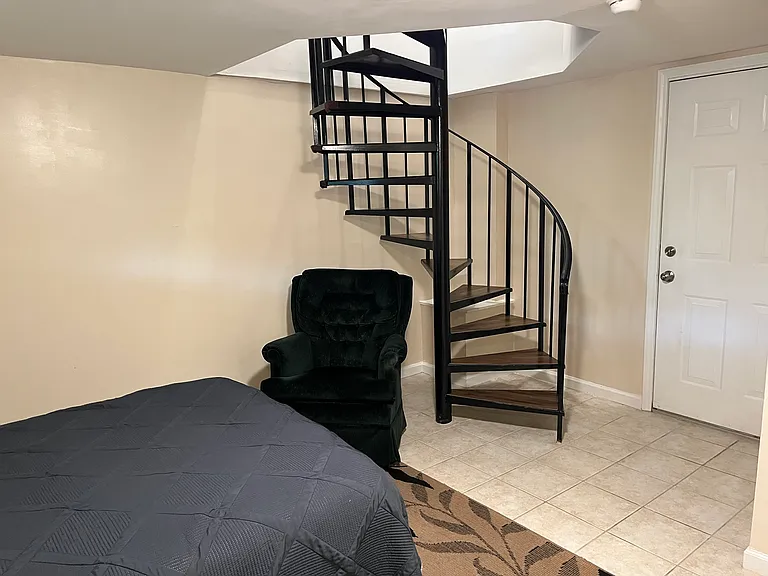 3414 Caroline St — Photo 9