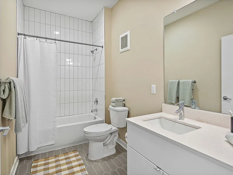 Bathrooms with tub/show combo available