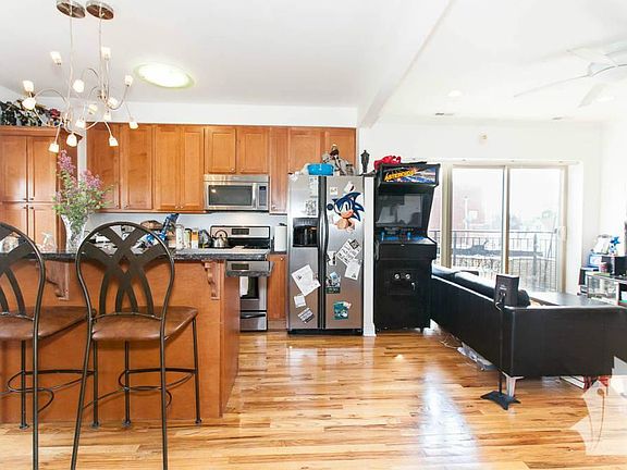4th image of 2836 N Dawson Ave #3F