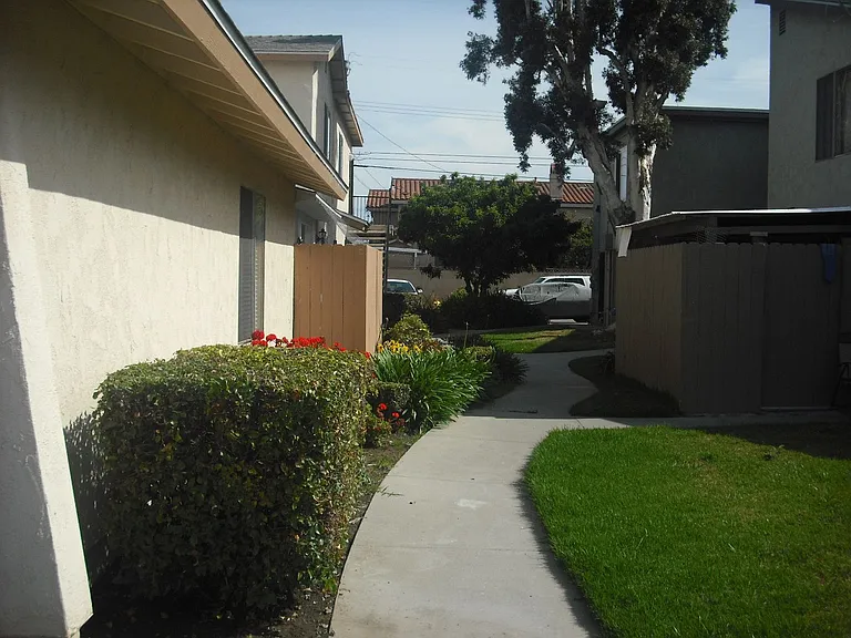 1410B Friedrich Ln — Photo 3