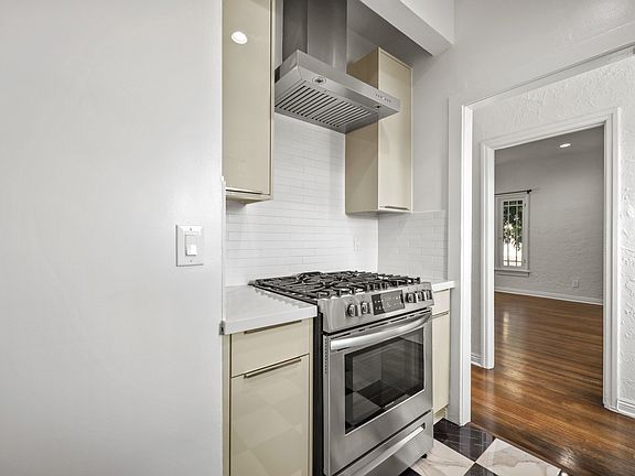 4th image of 1311 N Hayworth Ave
