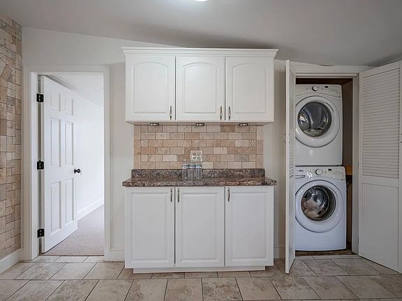 4th image of 94 Lake Shore Dr #1