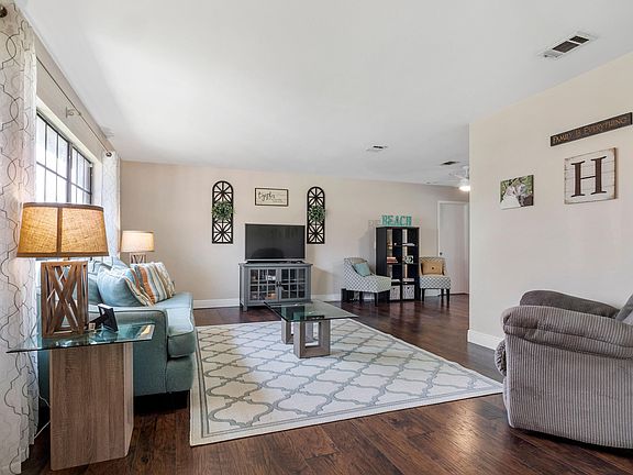 5th image of 1834 SE Hanby Ave