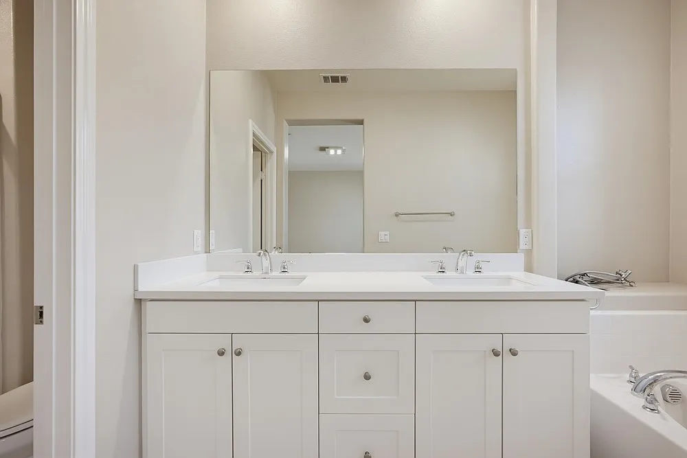 3 bed, 2.5 bath, 1468 sqft, $3,400 — Photo 3