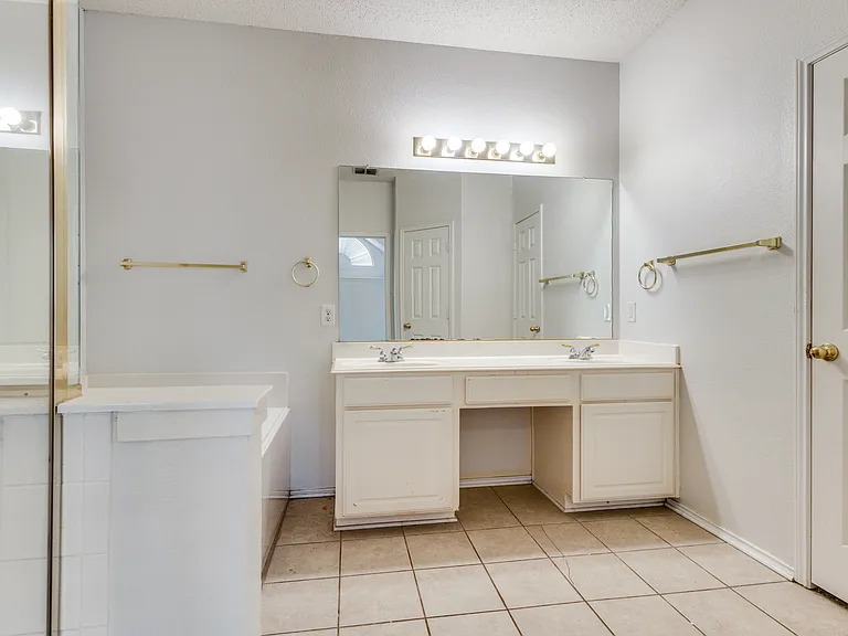 7046 Saint Augustine Dr — Photo 11