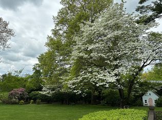 91 Woodsley Rd, Longmeadow, MA 01106