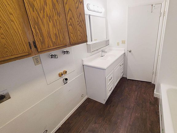Bathroom, with washer/dryer hookups