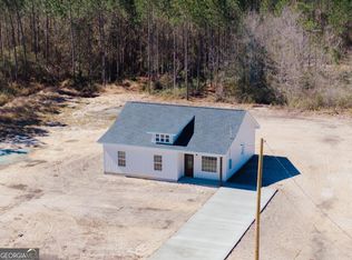 596 Beach Rd, Baxley, GA 31513