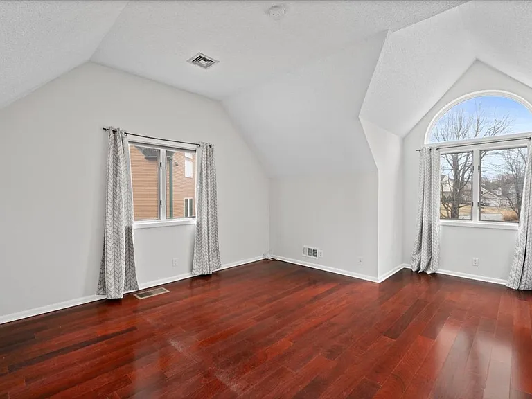 745 Iris Ct — Photo 15